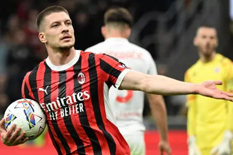 بعد نهاية عقده.. ميلان يعلن رحيل يوفيتش